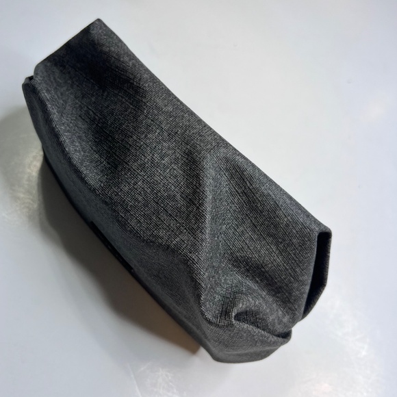 TUMI FOR DELTA Airlines Empty Gray Makeup Bag Pouch Amenity - Picture 8 of 12